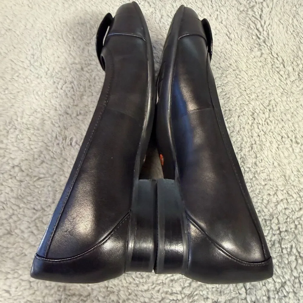 CLARKS Un Blush Cove Leather Pumps Womens 7.5 Black Low Heel Slip On Shoes